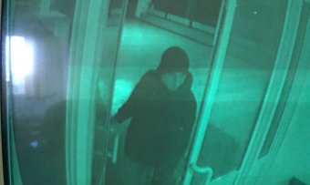 В Одессе неизвестный коллекционер табличек украл вывеску общественной приемной нардепа (фото, видео)