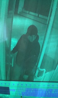 В Одессе неизвестный коллекционер табличек украл вывеску общественной приемной нардепа (фото, видео)