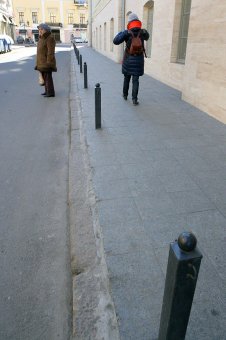 Одесский муниципалитет  борется с парковкой авто на тротуарах (фото)