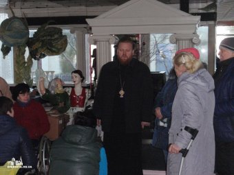 Прихожане Одесской епархии с подарками посетили беженцев-инвалидов (фото)