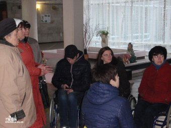 Прихожане Одесской епархии с подарками посетили беженцев-инвалидов (фото)