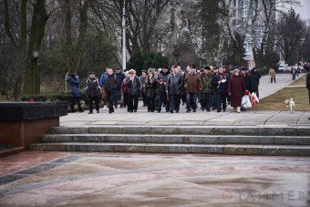 Сегодня одесситы возложили цветы к памятнику Неизвестному матросу