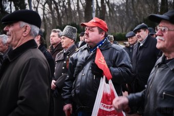 Сегодня одесситы возложили цветы к памятнику Неизвестному матросу