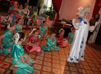 Юные одесситы отметили Масленицу театральным представлением (фото)