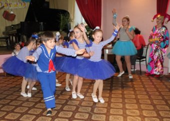 Юные одесситы отметили Масленицу театральным представлением (фото)