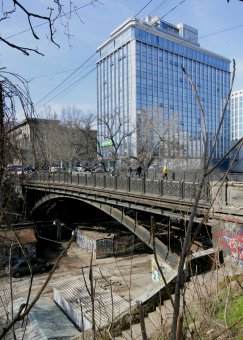 Исторический мост в центре Одессы закрыли из-за аварийного состояния (фото)