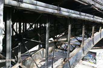 Исторический мост в центре Одессы закрыли из-за аварийного состояния (фото)