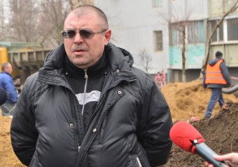 В Суворовском районе прокладывают новые водопроводные трубы (фото)