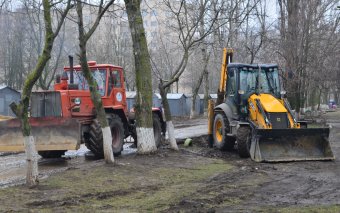 В Суворовском районе прокладывают новые водопроводные трубы (фото)