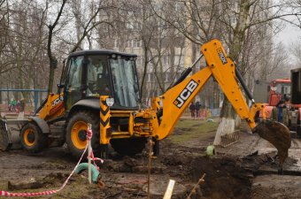 В Суворовском районе прокладывают новые водопроводные трубы (фото)