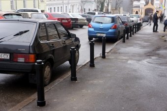 Ограничительные столбики установлены на Ланжероновской в Одессе (фото)