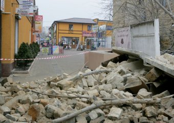 Рухнул еще один старый дом на Молдаванке (фото)