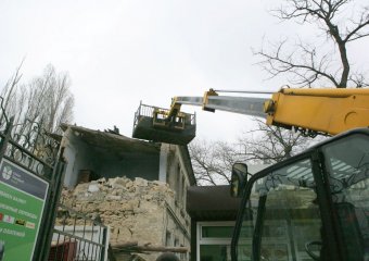 Рухнул еще один старый дом на Молдаванке (фото)