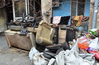 Первый вице-мэр встретился с одесситами, квартиры которых пострадали от пожара (фото)