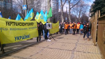Суд расторг договор о совместной деятельности между КТИ и Ильичевским портом. Портовики помитинговали (фото) 