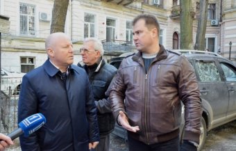 Городские службы Одессы оказывают помощь в восстановлении помещений, пострадавших от взрыва