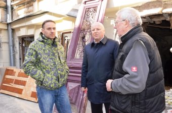 Городские службы Одессы оказывают помощь в восстановлении помещений, пострадавших от взрыва