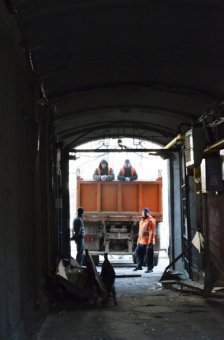 Городские службы Одессы оказывают помощь в восстановлении помещений, пострадавших от взрыва