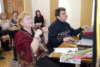 Учителей 1-й одесской гимназии поздравили бывшие выпускники (фото)