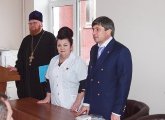 В преддверии 8 Марта награждена главврач одесского роддома (фото)