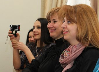 Геннадий Труханов поздравил женщин-медиков, выполнявших свой долг в зоне АТО (фото)