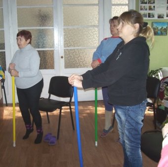 Одесские пенсионеры осваивают методы борьбы с бессонницей и проходят психологические тренинги (фото)