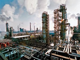 Работники НПЗ выходят на акцию протеста