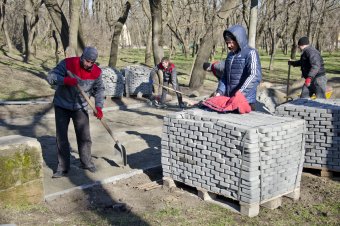 На Аллее Славы полным ходом идет реконструкция