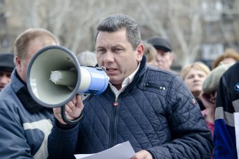 Сотрудники одесского НПЗ пикетируют областную администрацию