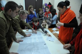 Одесские комсомольцы присоединились к акции «Сделай Знамя Победы своими руками»