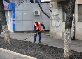 Анатолий Орловский проверил санитарное состояние улиц в Киевском районе