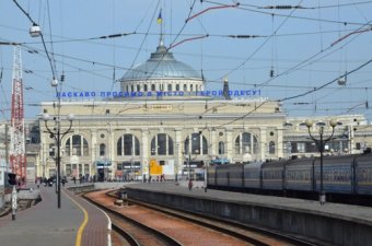 Первый вице-мэр Одессы проверил санитарное состояние железнодорожных въездов в город (фото)