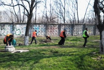 В разных районах Одессы сегодня провели субботники (фото)