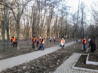 В разных районах Одессы сегодня провели субботники (фото)