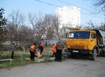 В разных районах Одессы сегодня провели субботники (фото)