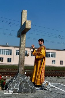 Митрополит Агафангел совершил освящение поклонного Креста, установленного на пересечении железнодорожных путей, ведущих в Одессу