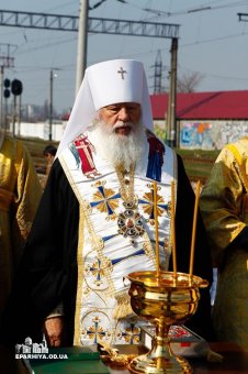 Митрополит Агафангел совершил освящение поклонного Креста, установленного на пересечении железнодорожных путей, ведущих в Одессу