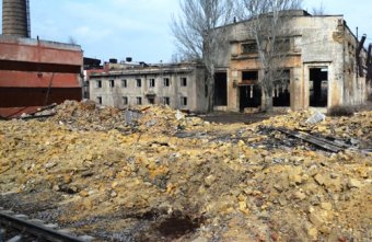 Анатолий Орловский  дал поручение разобраться с аварийными строениями «Краяна», примыкающими к железной дороге (фото)