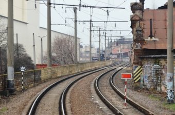 Анатолий Орловский  дал поручение разобраться с аварийными строениями «Краяна», примыкающими к железной дороге (фото)