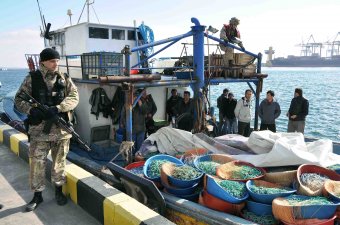 Одесские пограничники задержали турецкую шхуну во время попытки незаконной рыбалки (фото)