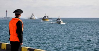 Одесские пограничники задержали турецкую шхуну во время попытки незаконной рыбалки (фото)