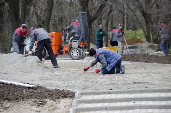 На Аллее Славы продолжается реконструкция