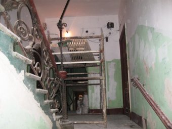 Фотоотчет о ремонтных работах в разрушенном взрывом подъезде дома на Коблевской, 42