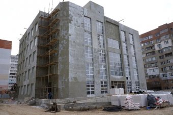 В Суворовском районе продолжается строительство детской поликлиники (фото)