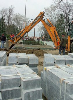 Продолжается капитальный ремонт Аллеи Славы