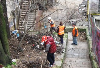 Коммунальные службы Одессы провели субботник на склонах (фото)