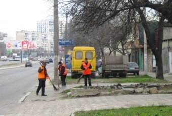 Коммунальные службы Одессы провели субботник на склонах (фото)