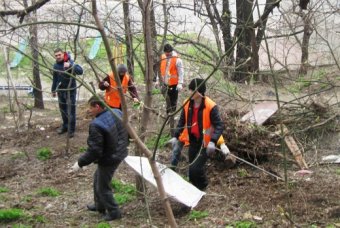 Коммунальные службы Одессы провели субботник на склонах (фото)