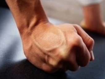 Патрульные милиционеры задержали молодых людей, жестоко избивших одесситку