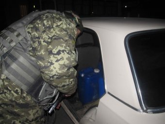 Пограничники остановили два автомобиля с сигаретами и спиртом